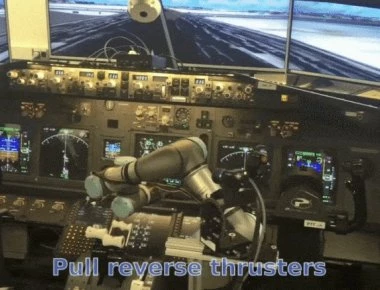 Ρομπότ προσγειώνει Boeing 737 στον προσομοιωτή (βίντεο)